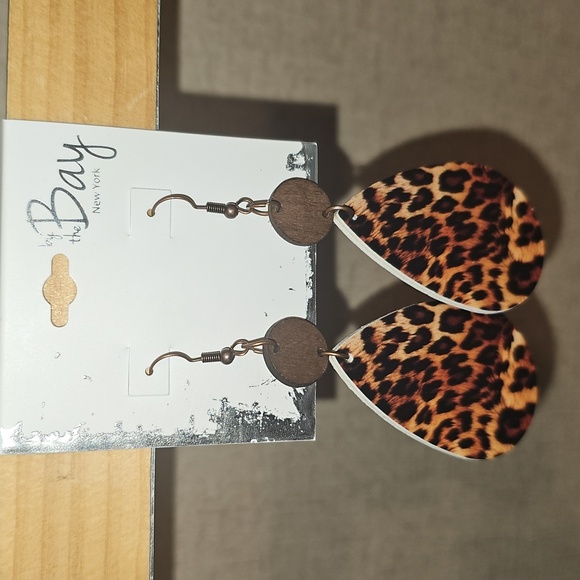 Leopard Themed Teardrop Earrings New - Picture 5 of 11